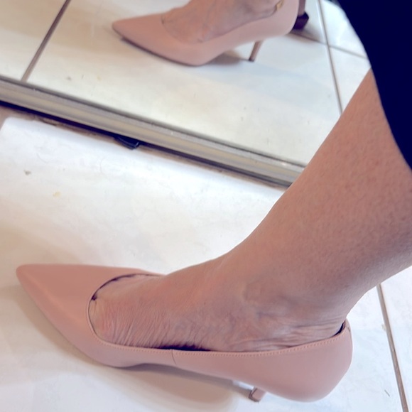 Tory Burch size 8 - Picture 5 of 7